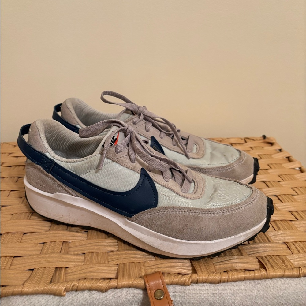 Nike Women’s Size 9 Gray Waffle Debut